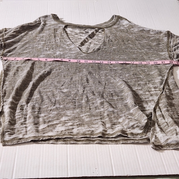We The Free Tee Cut Out Jordan Sage Distressed V-Neck Burnout Oversized Size S - Picture 11 of 15